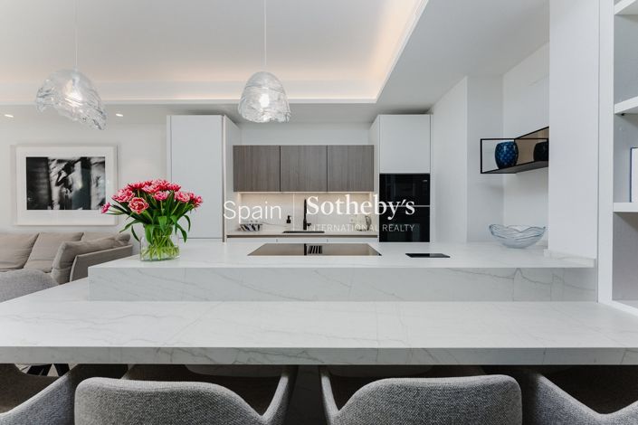 Image No.12-3 Bed Flat for sale