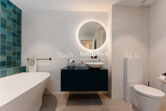 Image No.20-3 Bed Flat for sale