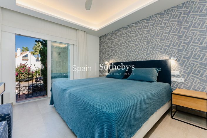 Image No.22-3 Bed Flat for sale