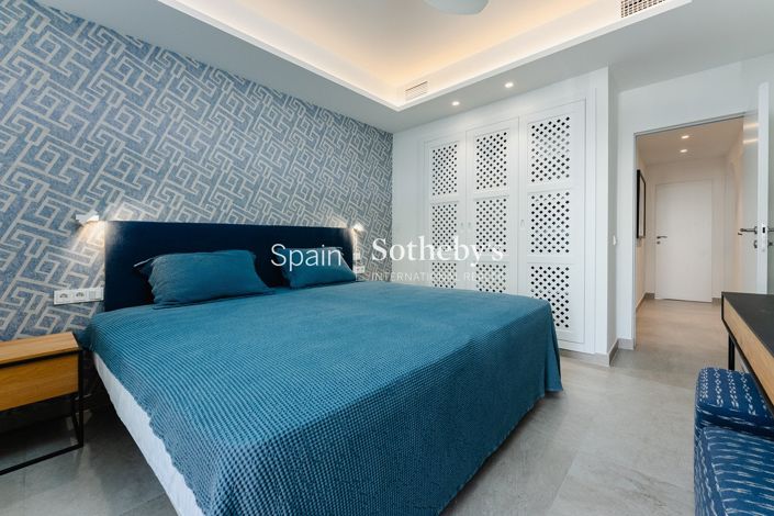 Image No.23-3 Bed Flat for sale