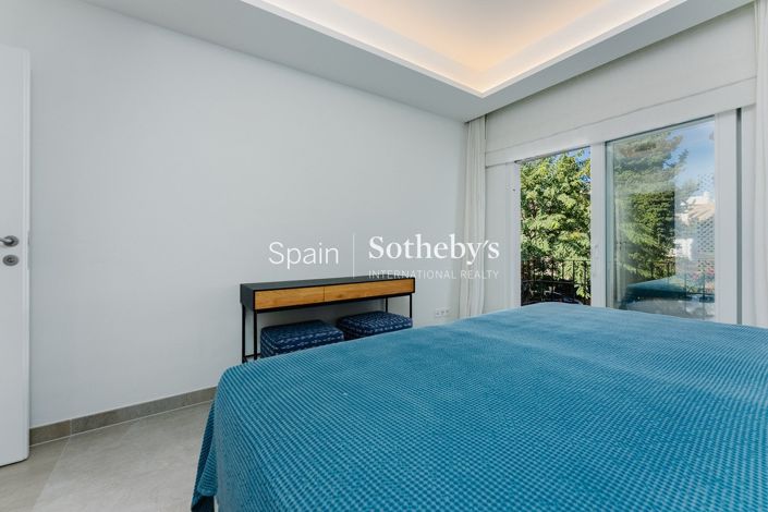 Image No.24-3 Bed Flat for sale