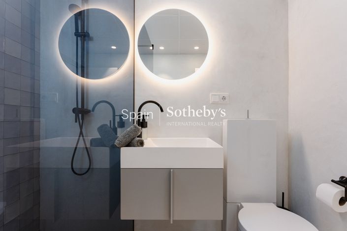 Image No.26-3 Bed Flat for sale