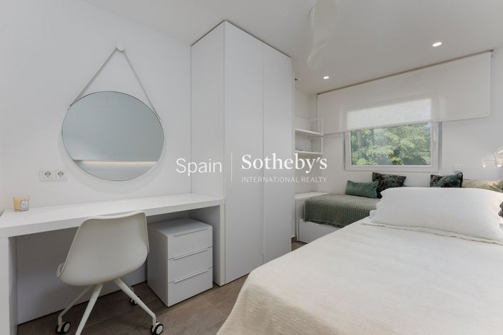 Image No.27-3 Bed Flat for sale