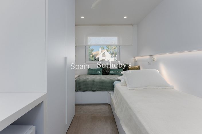 Image No.28-3 Bed Flat for sale