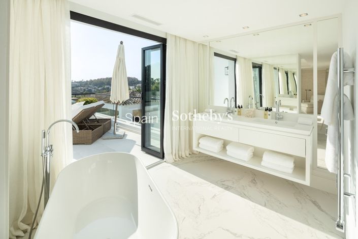 Image No.25-5 Bed Villa for sale