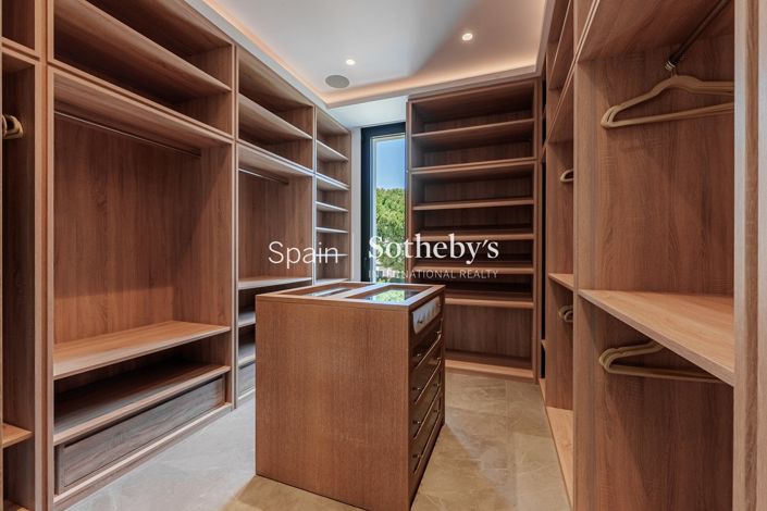 Image No.25-4 Bed Villa for sale