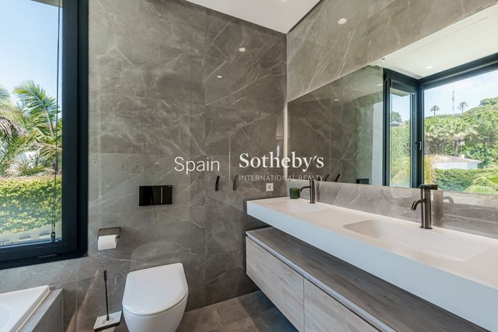 Image No.30-4 Bed Villa for sale