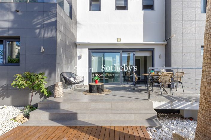 Image No.14-4 Bed House for sale