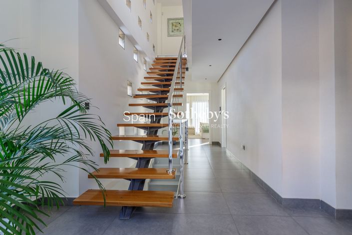 Image No.15-4 Bed House for sale