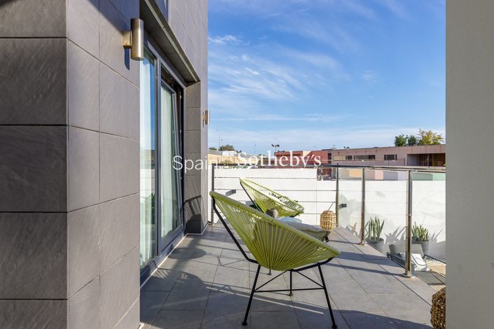 Image No.19-4 Bed House for sale