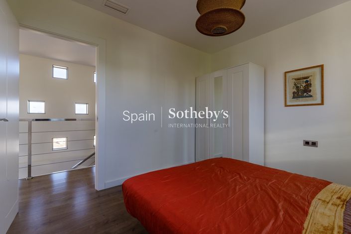 Image No.20-4 Bed House for sale