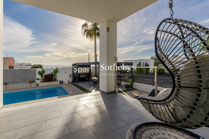 Image No.22-4 Bed House for sale