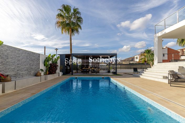 Image No.3-4 Bed House for sale