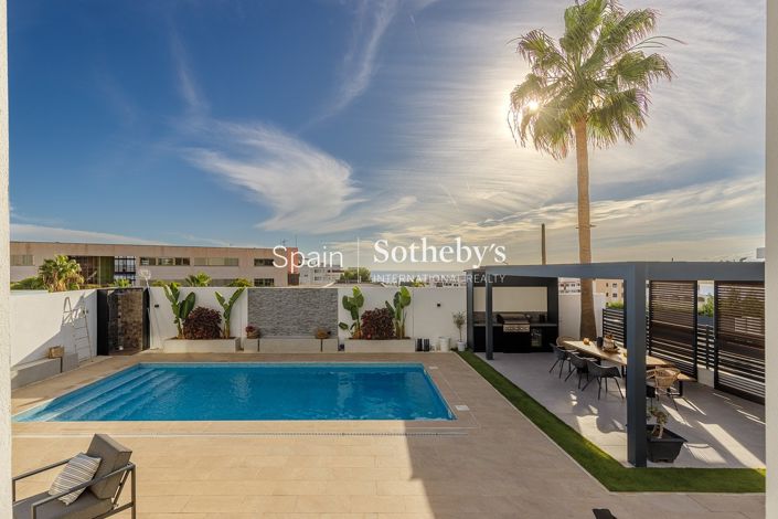 Image No.4-4 Bed House for sale