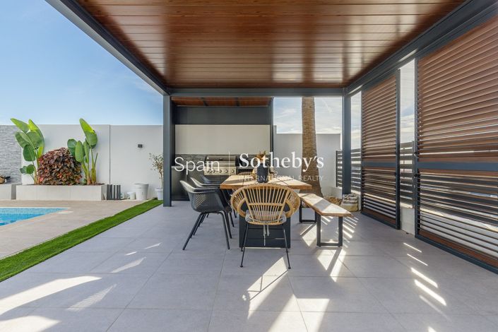 Image No.6-4 Bed House for sale