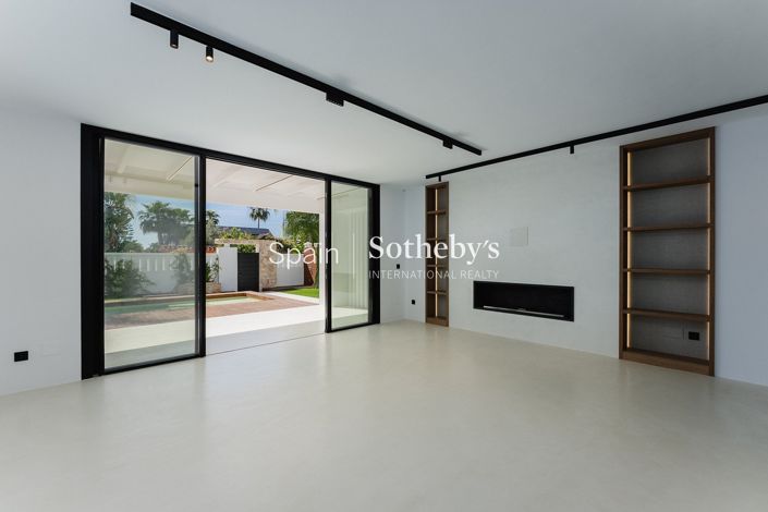 Image No.12-4 Bed Villa for sale