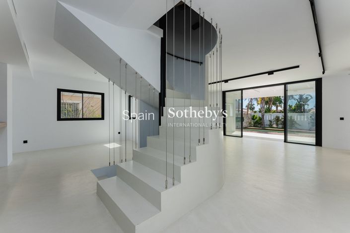 Image No.14-4 Bed Villa for sale