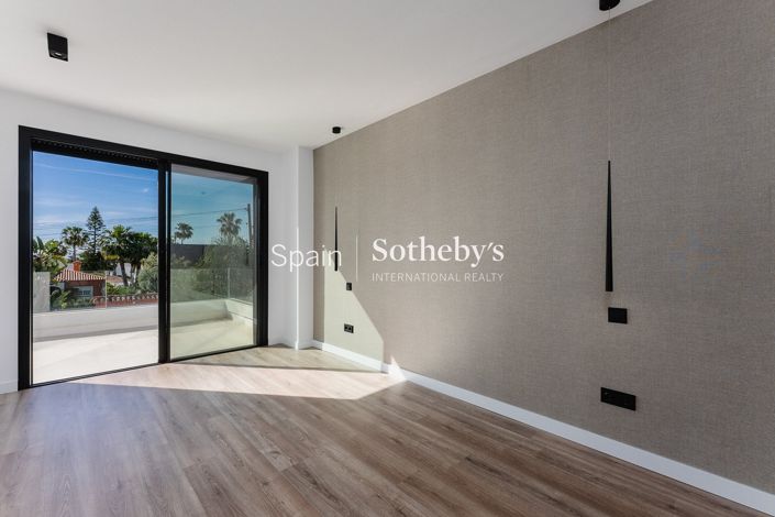 Image No.15-4 Bed Villa for sale