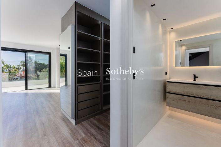 Image No.18-4 Bed Villa for sale