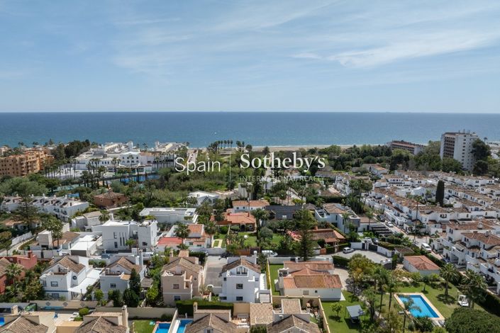 Image No.2-4 Bed Villa for sale