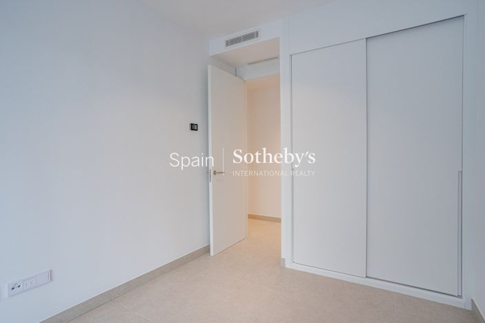 Image No.18-3 Bed Flat for sale