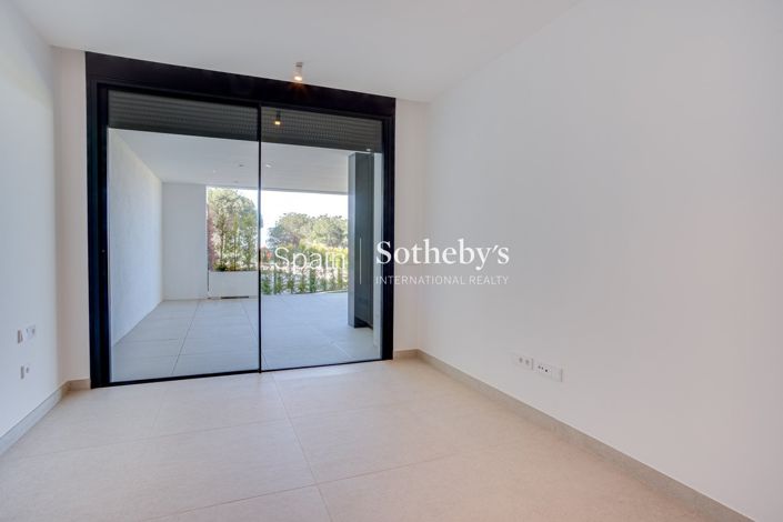 Image No.23-3 Bed Flat for sale
