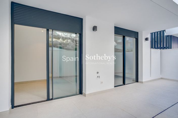 Image No.25-3 Bed Flat for sale