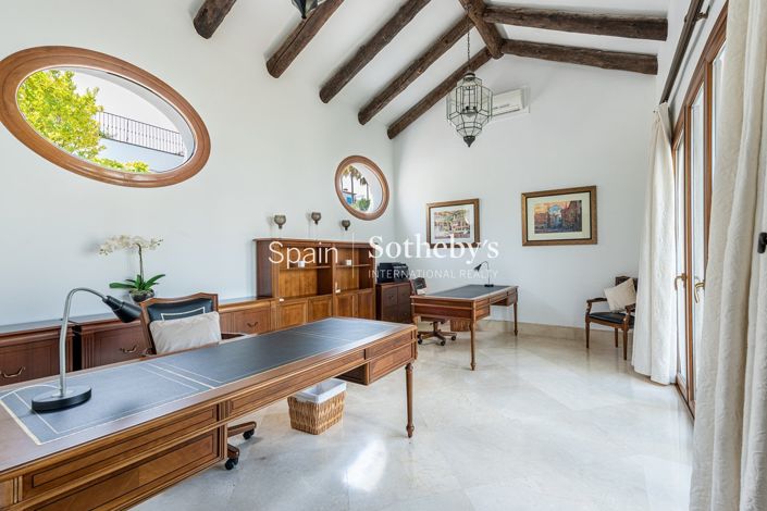 Image No.12-7 Bed Villa for sale