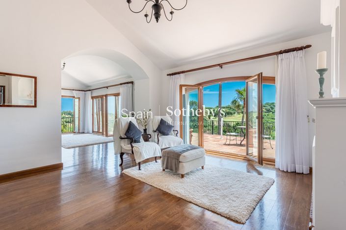 Image No.17-7 Bed Villa for sale