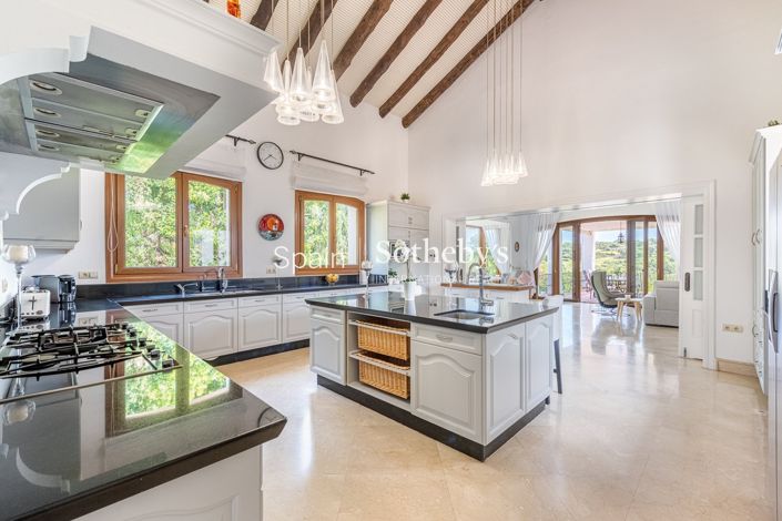 Image No.9-7 Bed Villa for sale