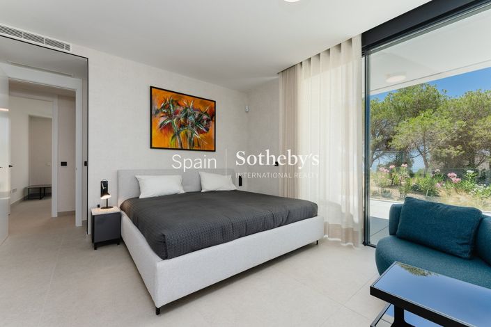 Image No.14-3 Bed Flat for sale
