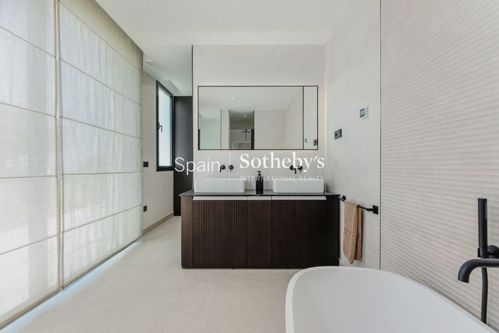 Image No.16-3 Bed Flat for sale