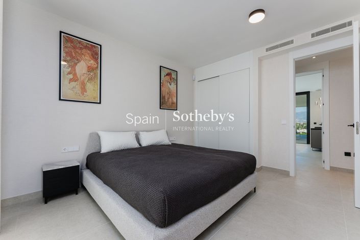 Image No.19-3 Bed Flat for sale