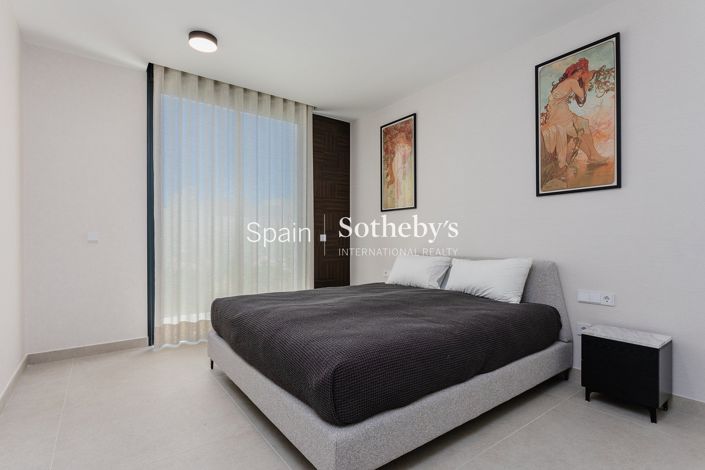 Image No.20-3 Bed Flat for sale