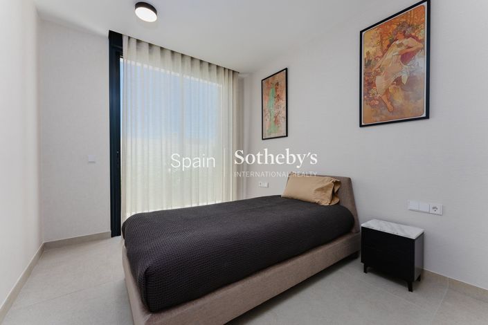 Image No.22-3 Bed Flat for sale