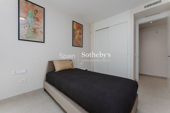 Image No.23-3 Bed Flat for sale