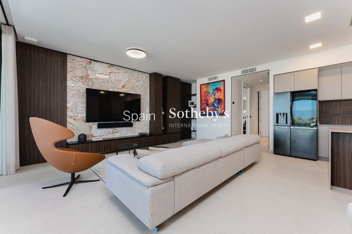 Image No.8-3 Bed Flat for sale
