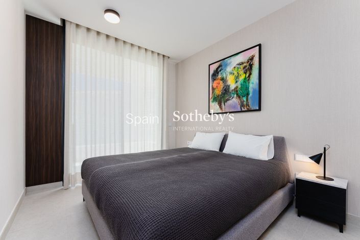 Image No.19-4 Bed Flat for sale