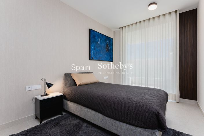 Image No.22-4 Bed Flat for sale