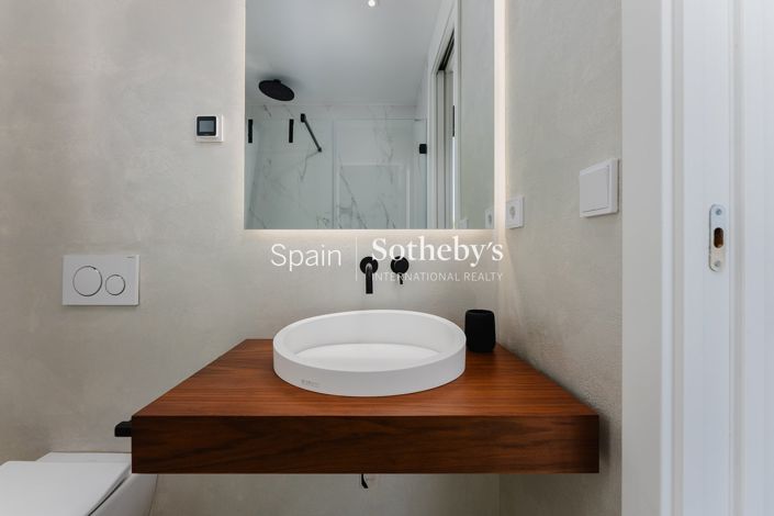 Image No.24-4 Bed Flat for sale