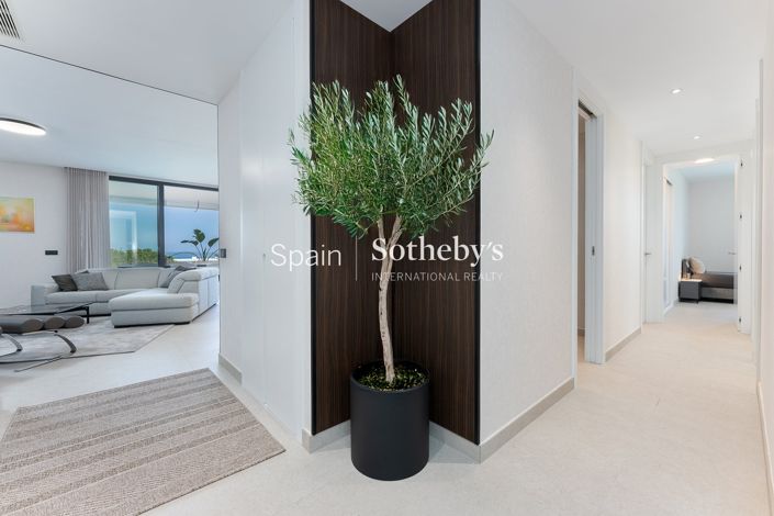 Image No.26-4 Bed Flat for sale