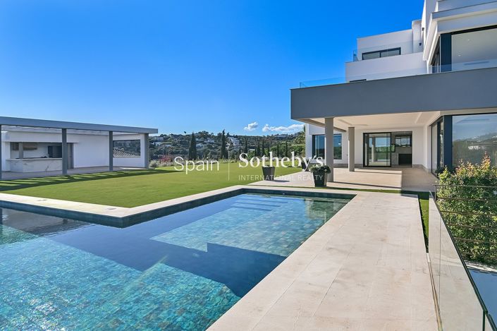 Image No.12-8 Bed Villa for sale