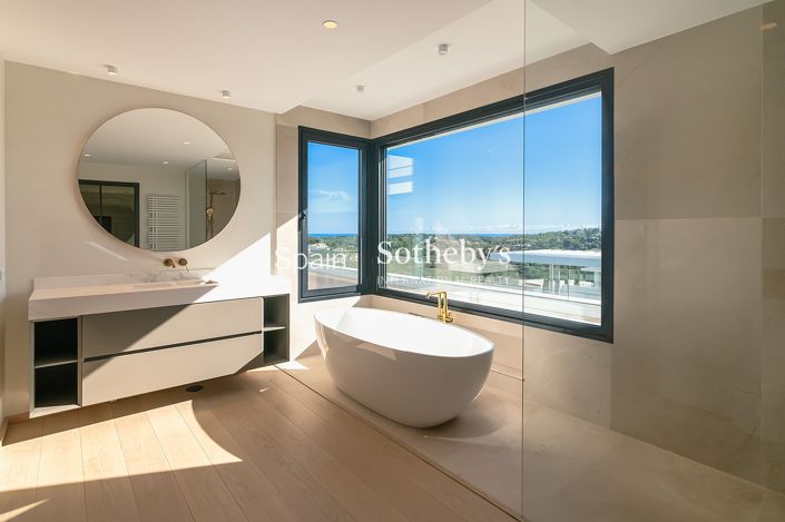 Image No.15-8 Bed Villa for sale