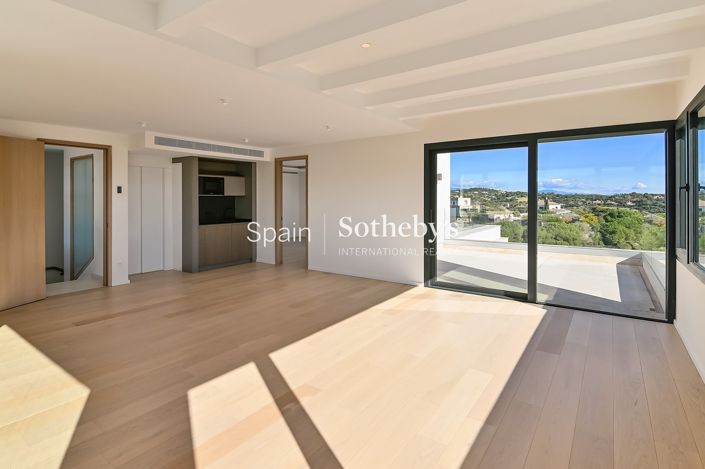 Image No.17-8 Bed Villa for sale