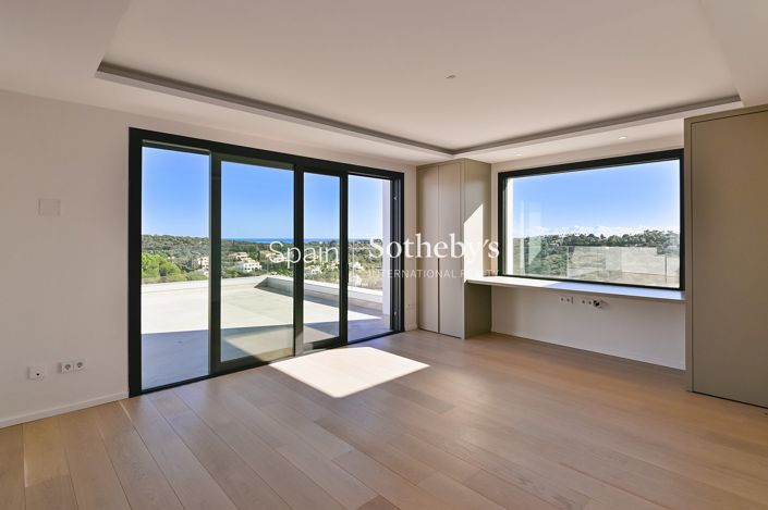 Image No.18-8 Bed Villa for sale