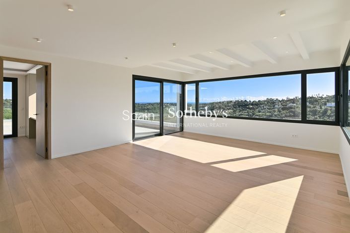 Image No.19-8 Bed Villa for sale