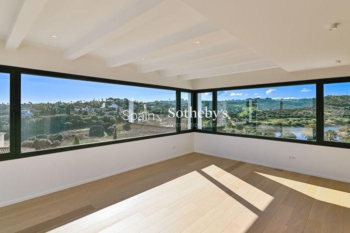 Image No.20-8 Bed Villa for sale