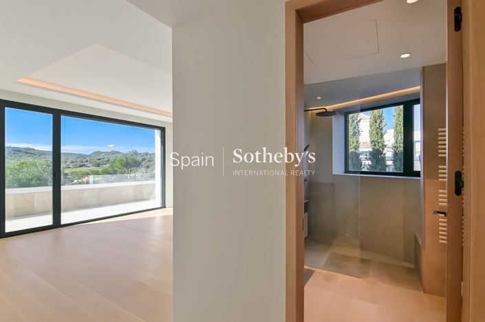 Image No.21-8 Bed Villa for sale