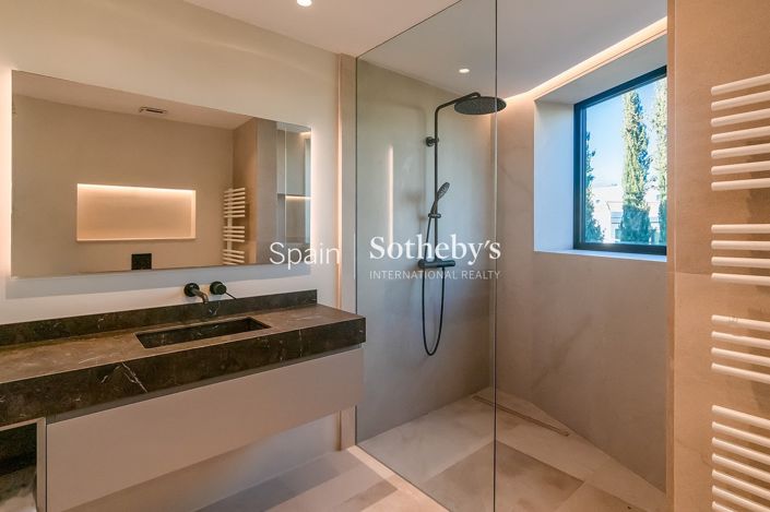 Image No.24-8 Bed Villa for sale