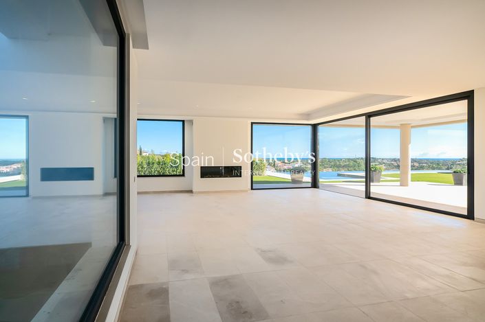 Image No.9-8 Bed Villa for sale